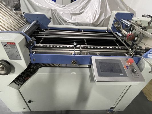 Automatyczna falcerka o prędkości 180 m/min i szerokości 480 mm z 10 klamrami